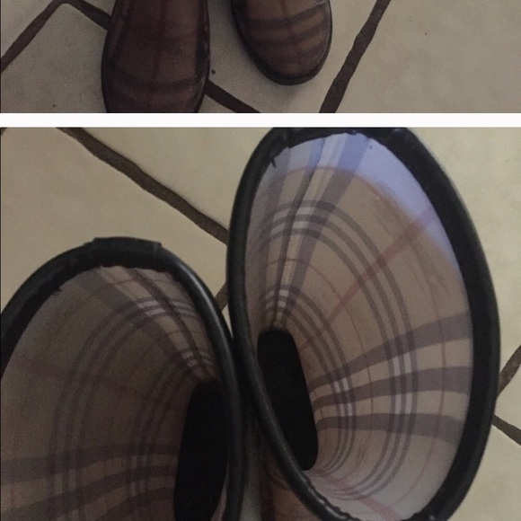 Burberry rain boots - Picture 2 of 3